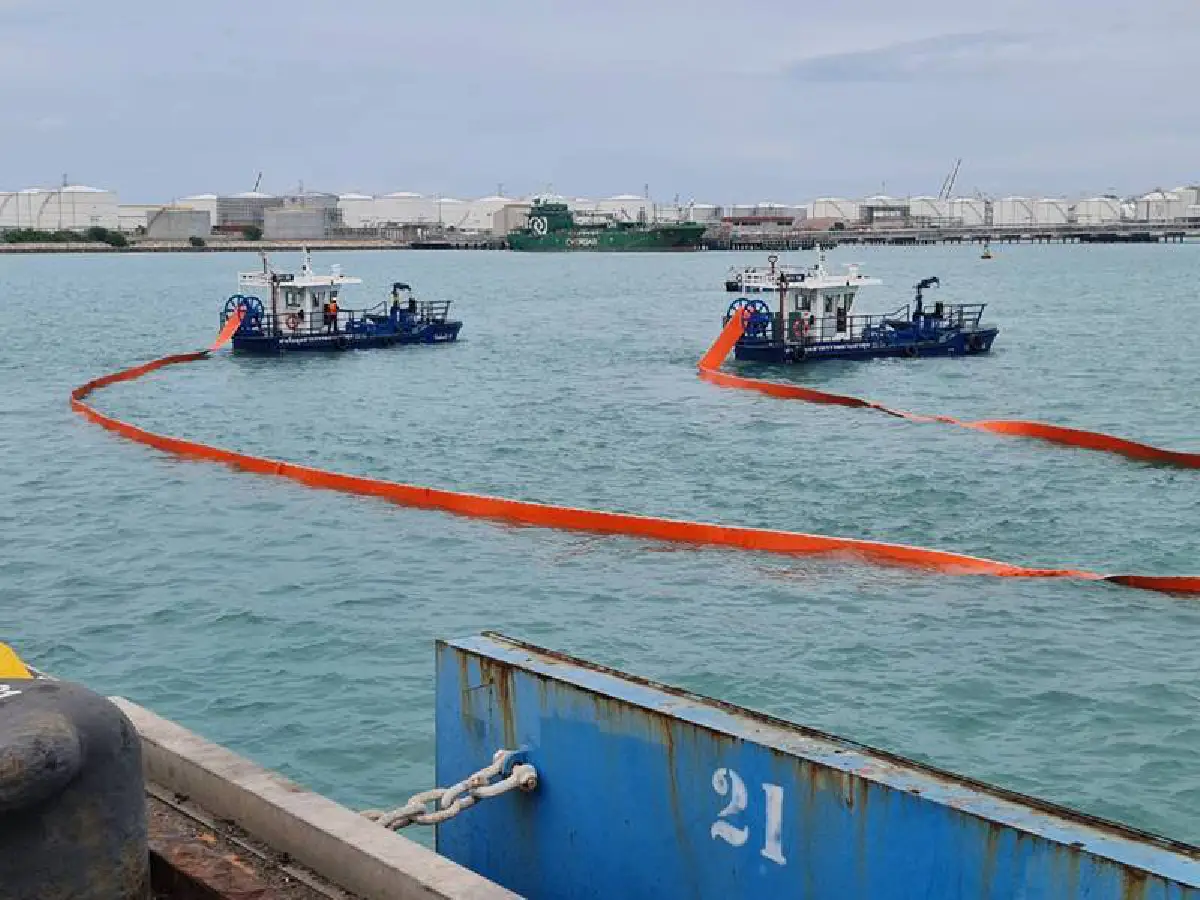 กนอ.ปฏิบัติการสิ่งแวดล้อม จ้างเอ.แอนด์ มารีน เก็บขยะ กำจัดคราบน้ำมัน พื้นที่มาบตาพุด