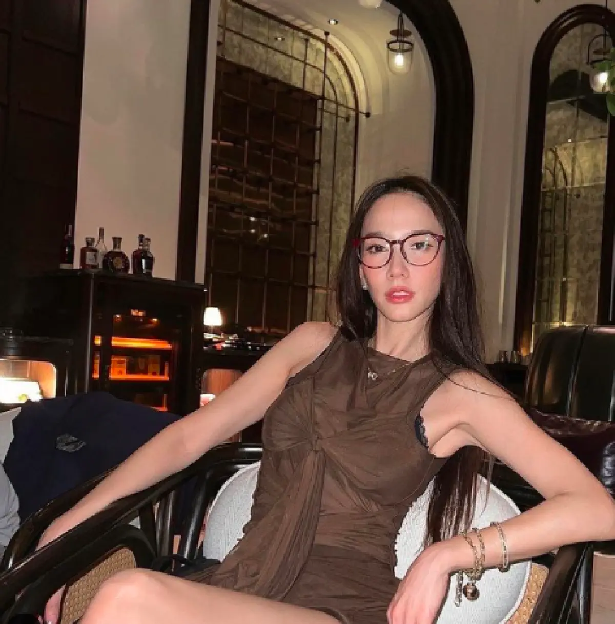   แม่ไม่อ่อนโยนเลย! "อั้ม พัชราภา" นุ่งบิกินีตัวจิ๋ว นอนยิ้มอ่อนให้