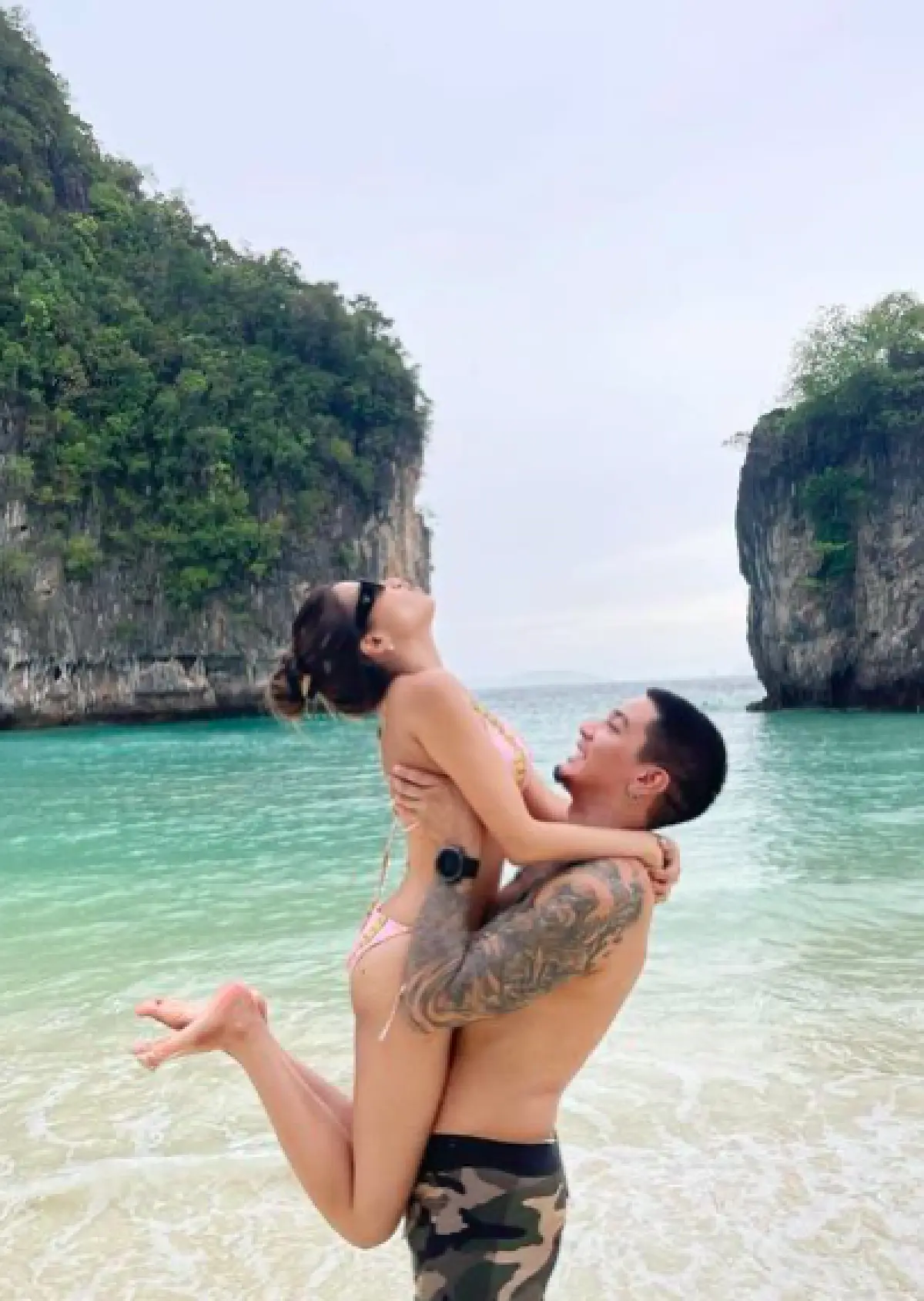 จะผูกหรือจะถอด! “ใบเตย-ดีเจแมน" กับซีนหวานริมทะเล