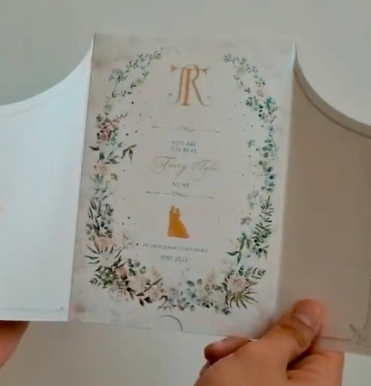 “หญิง-ตุลย์” ควงคู่ทำบุญ ณ วัดราชบพิตร ก่อนเตรียมฉลองวิวาห์ 19 พ.ค. นี้