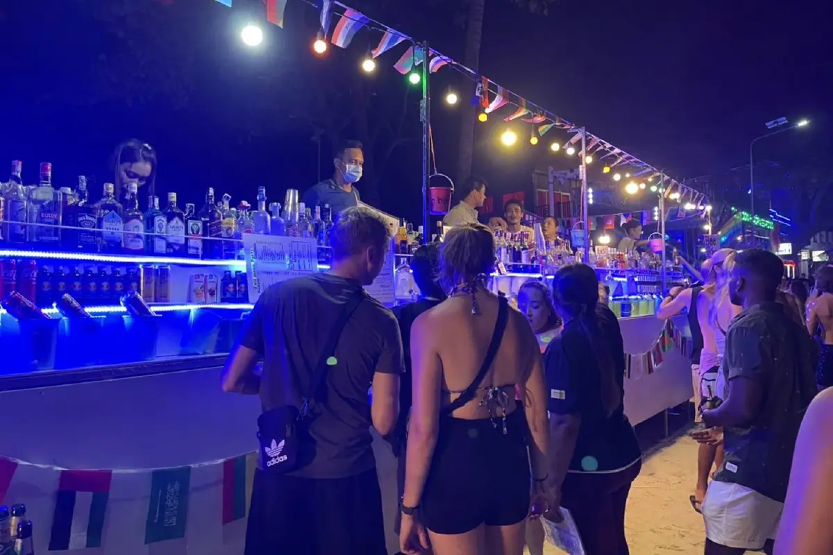 โควิดซา ฟูลมูนปาร์ตี้เกาะพะงันคึก นทท.แห่ 5.3 หมื่นคน เงินสะพัดกว่า 484 ล้าน