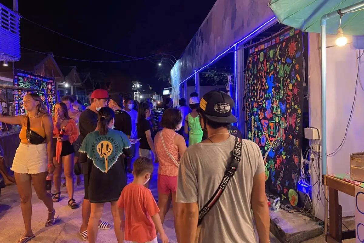 โควิดซา ฟูลมูนปาร์ตี้เกาะพะงันคึก นทท.แห่ 5.3 หมื่นคน เงินสะพัดกว่า 484 ล้าน