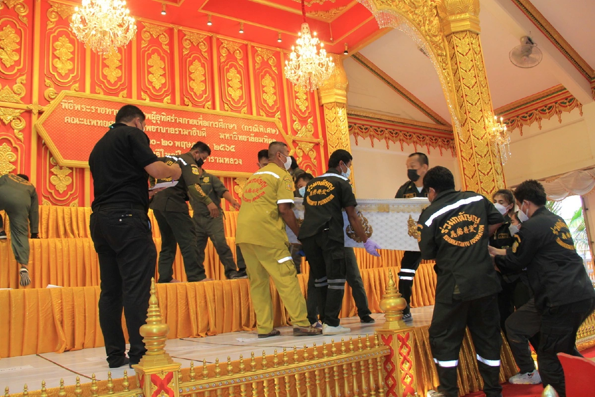 แพทย์รามาย้ายร่างอาจารย์ใหญ่เตรียมพระราชทานเพลิงเป็นกรณีพิเศษ