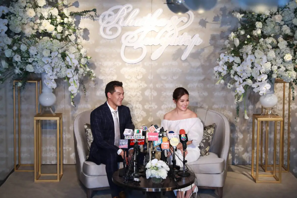  “หญิง-ตุลย์” ควงคู่เข้าพิธีวิวาห์สุดชื่นมื่น เหมาะสมกันราวกับกิ่งทองใบหยก