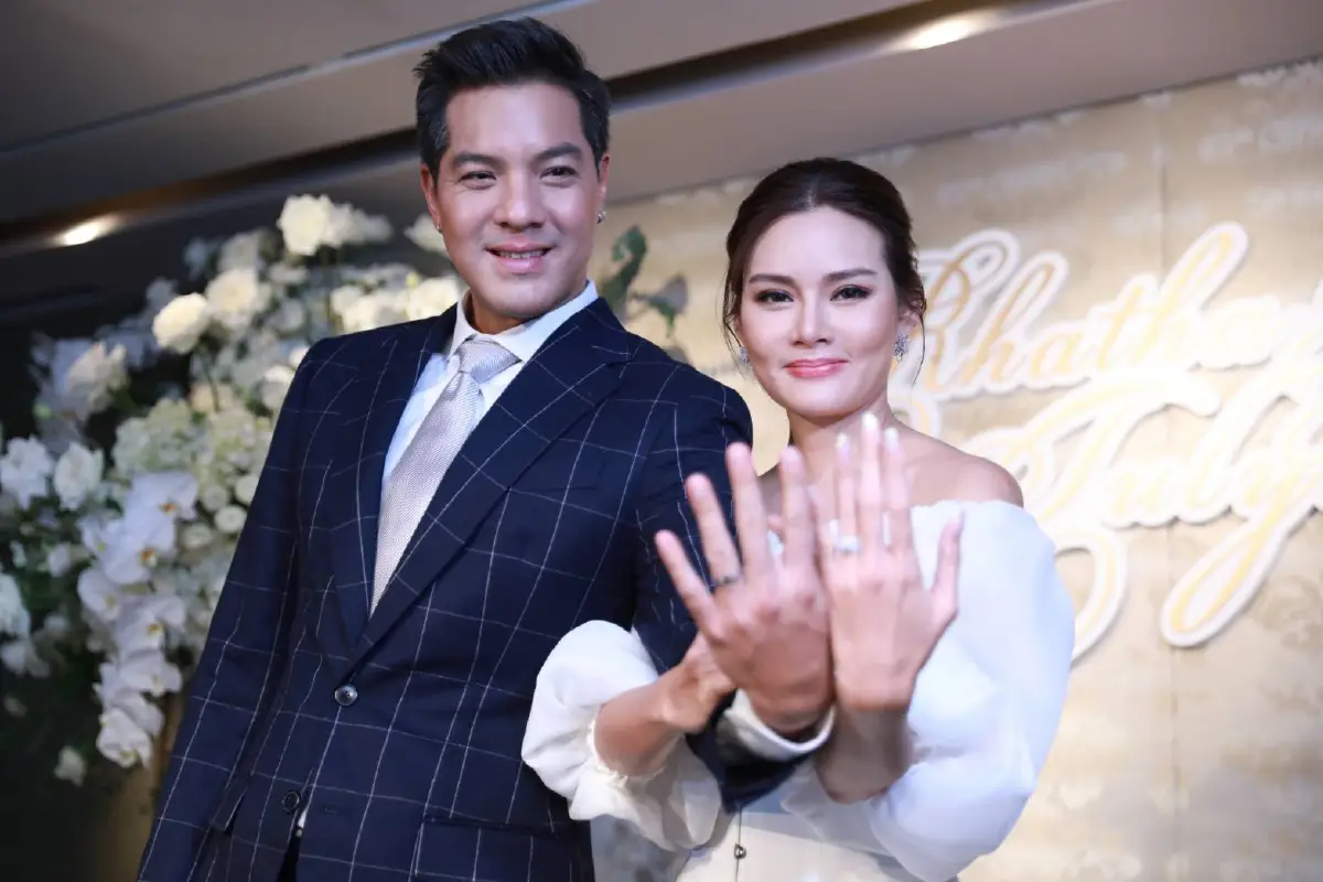  “หญิง-ตุลย์” ควงคู่เข้าพิธีวิวาห์สุดชื่นมื่น เหมาะสมกันราวกับกิ่งทองใบหยก