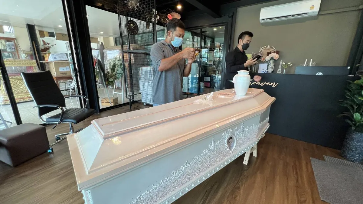 สุริยาหีบศพเผยรายละเอียดโลงบรรจุร่าง"แตงโม"ในพิธีเผา