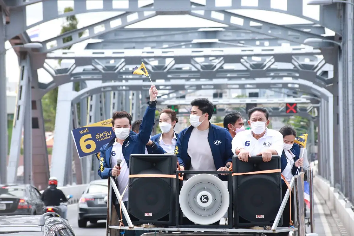 อัศวิน ขึ้นรถแห่หาเสียงมั่นใจรักษาตำแหน่งผู้ว่าฯกทม.ไว้ได้