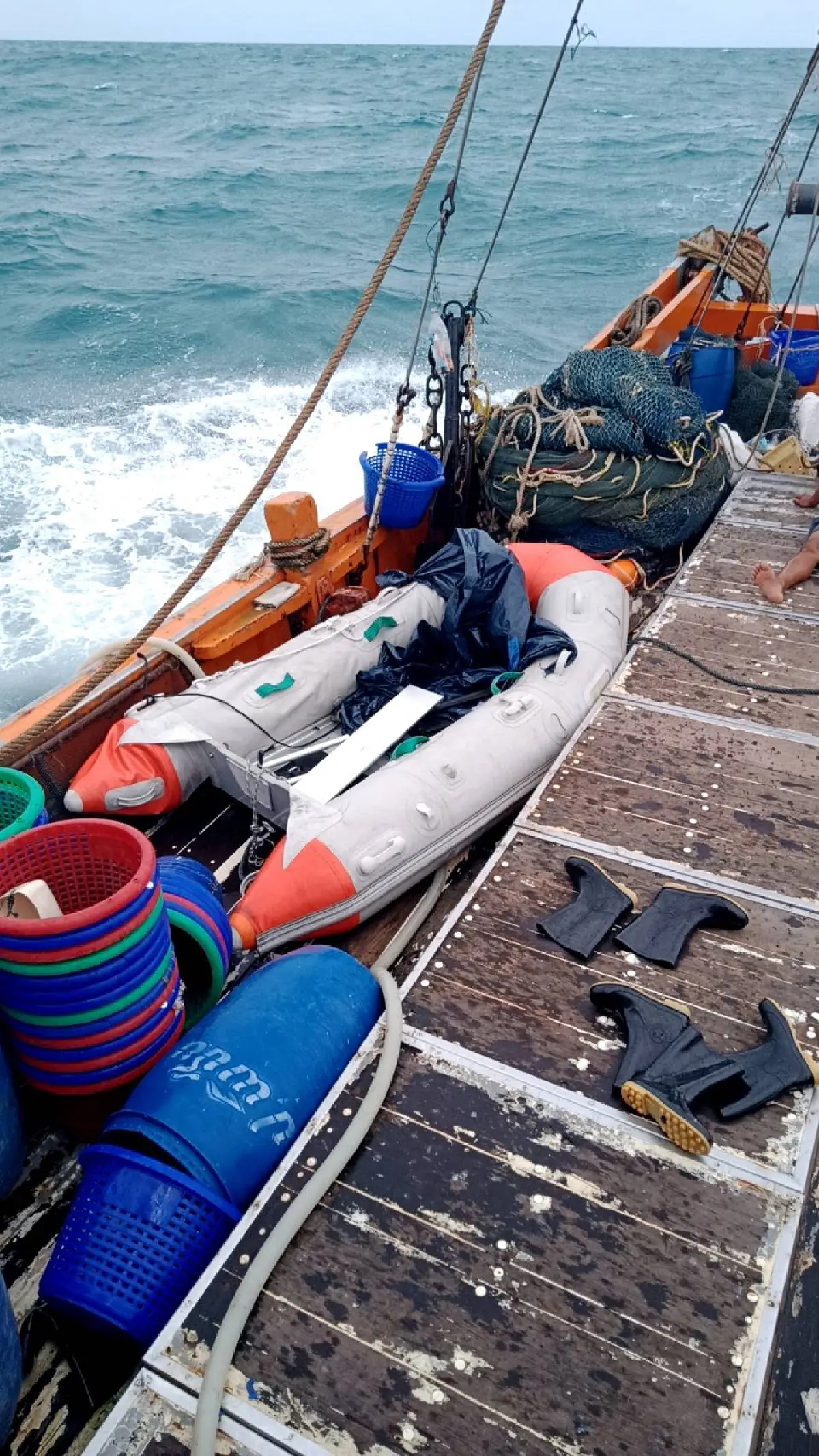 ผู้ประสบเหตุเรือยอร์ชล่มกลางทะเลหมู่เกาะลันตา3รายปลอดภัยแล้ว