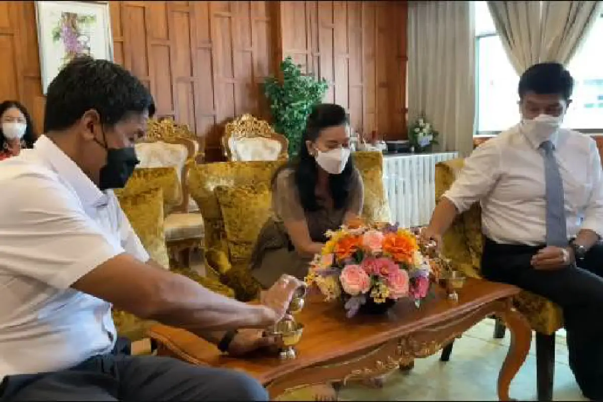 "ชัชชาติ-นพ.ฉันชาย" ร่วมทำบุญวันเกิด56ปี อยากเห็นคนกรุงเป็นหนึ่งเดียว