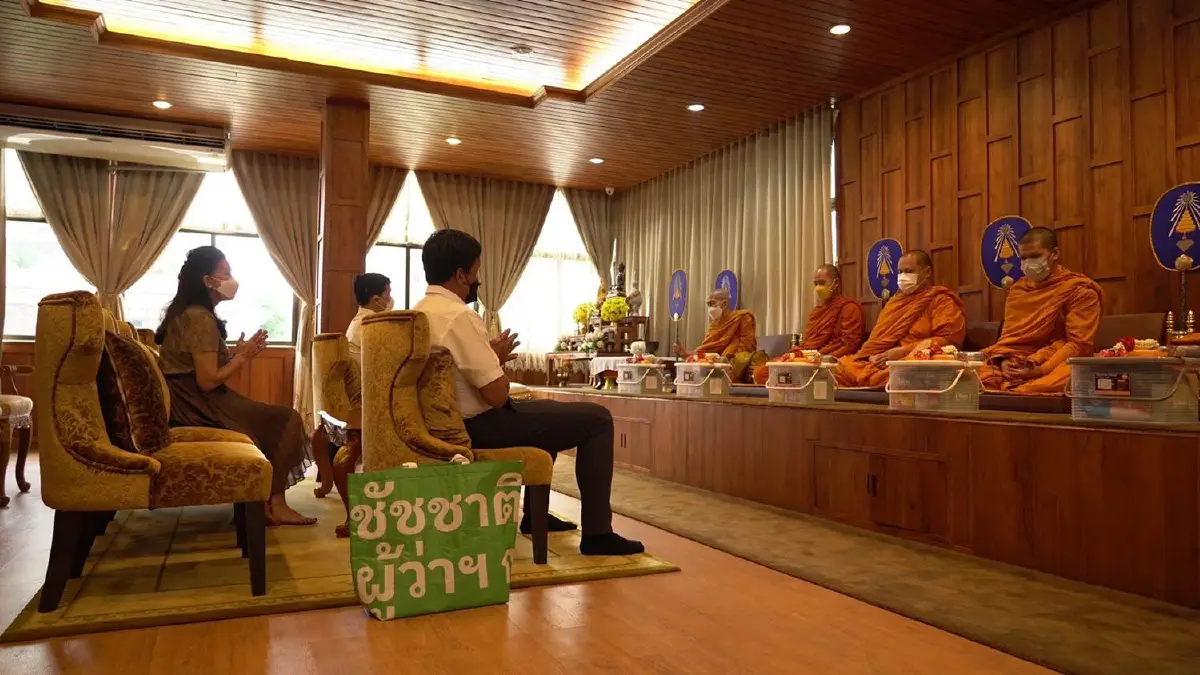 "ชัชชาติ-นพ.ฉันชาย" ร่วมทำบุญวันเกิด56ปี อยากเห็นคนกรุงเป็นหนึ่งเดียว