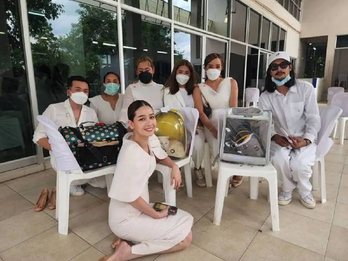 “เบิร์ด” พาแก๊งแมวลูกรัก “แตงโม” มาส่งแม่ครั้งสุดท้ายแบบพร้อมหน้า