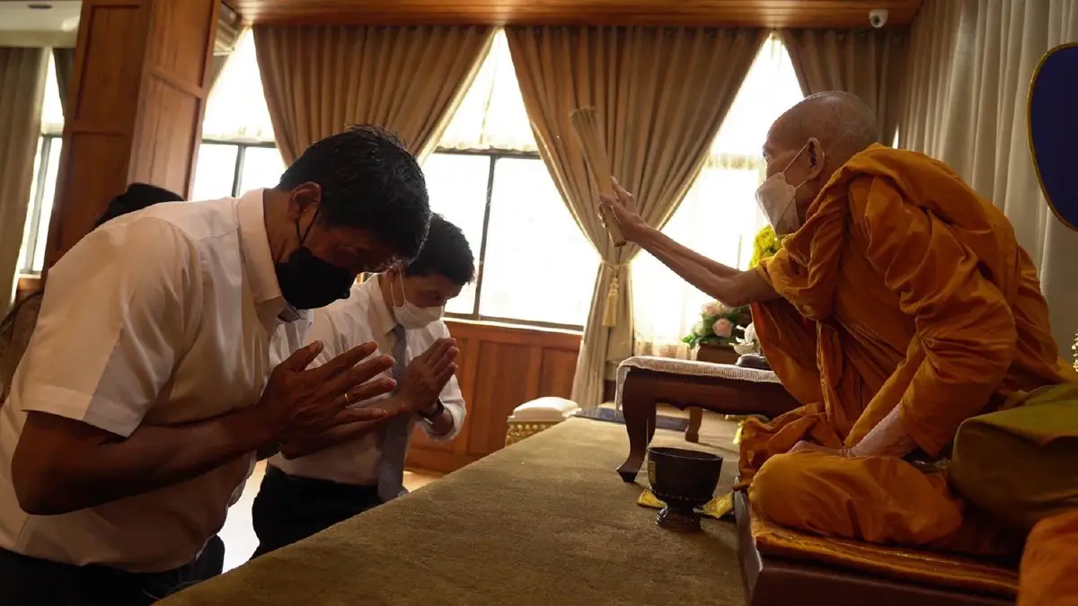 "ชัชชาติ-นพ.ฉันชาย" ร่วมทำบุญวันเกิด56ปี อยากเห็นคนกรุงเป็นหนึ่งเดียว