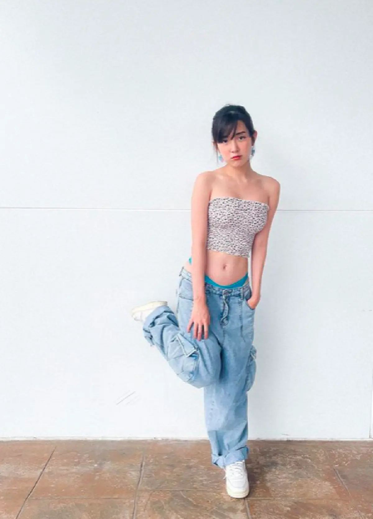 “เบียร์ เดอะวอยซ์” ทำไอจีไฟลุก นุ่งบิกินี่สีขาวตัวจิ๋วเซลฟี่หน้ากระจก 