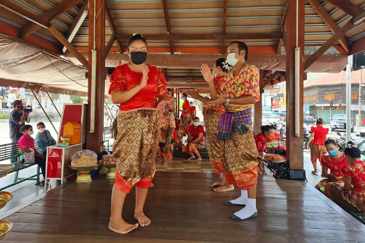 แห่ขอพรย่าโมคาดเดือนหน้าคลายล็อกโควิดท่องเที่ยวบูม