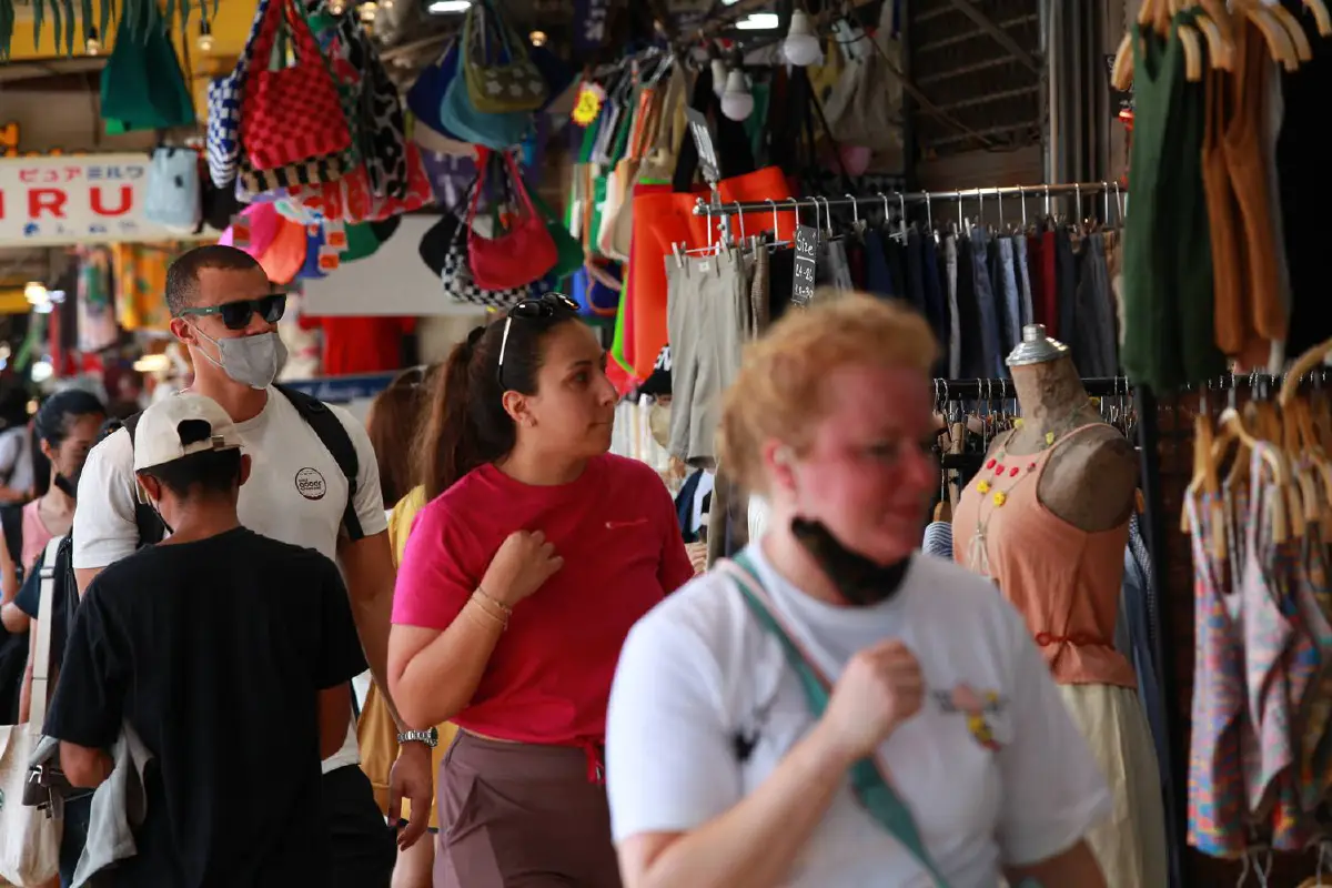 บรรยากาศตลาดนัดจตุจักรช่วงวันหยุดกลับมามีชีวิตชีวาอีกครั้ง