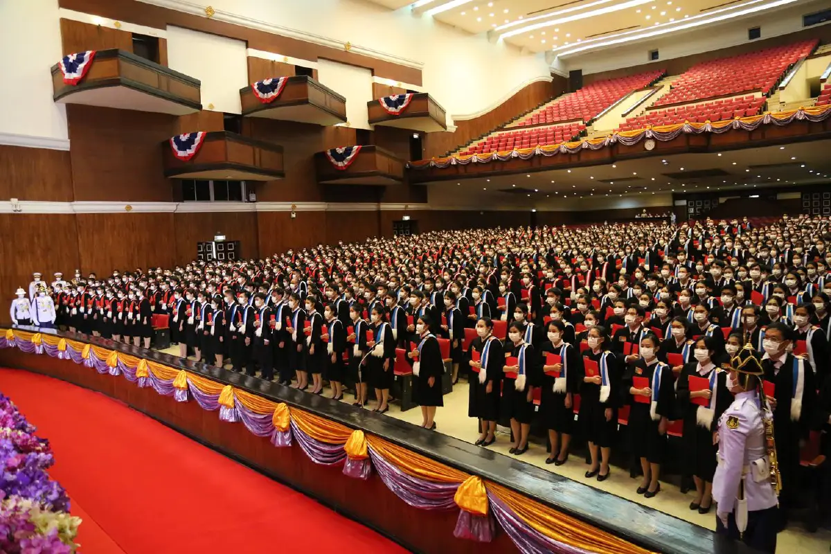"ในหลวง-พระราชินี"เสด็จฯพระราชทานปริญญาบัตร ม.ธรรมศาสตร์เป็นวันที่ 3