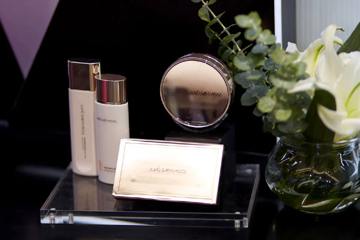 ครั้งแรกแห่งแป้งผสมรองพื้นเนียนนุ่ม บางเบา เพื่องานผิวที่แท้ทรู!