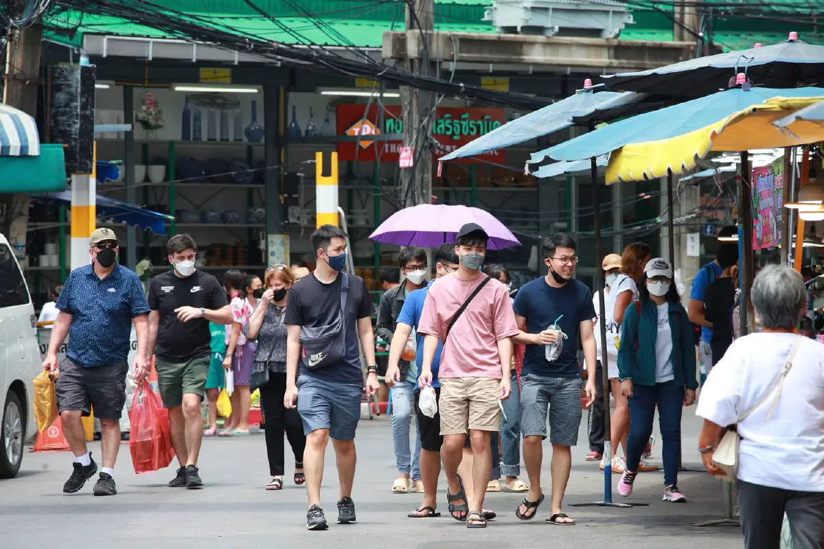 บรรยากาศตลาดนัดจตุจักรช่วงวันหยุดกลับมามีชีวิตชีวาอีกครั้ง