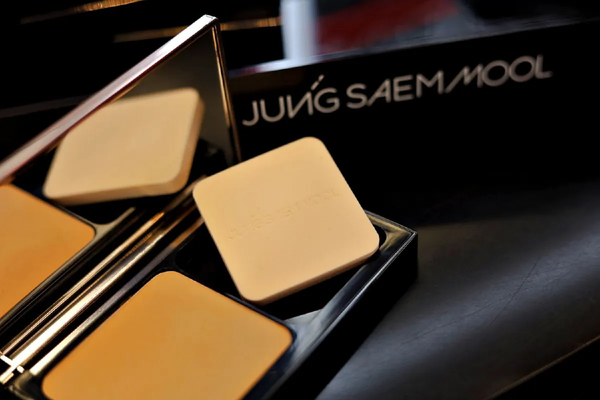 ครั้งแรกแห่งแป้งผสมรองพื้นเนียนนุ่ม บางเบา เพื่องานผิวที่แท้ทรู!