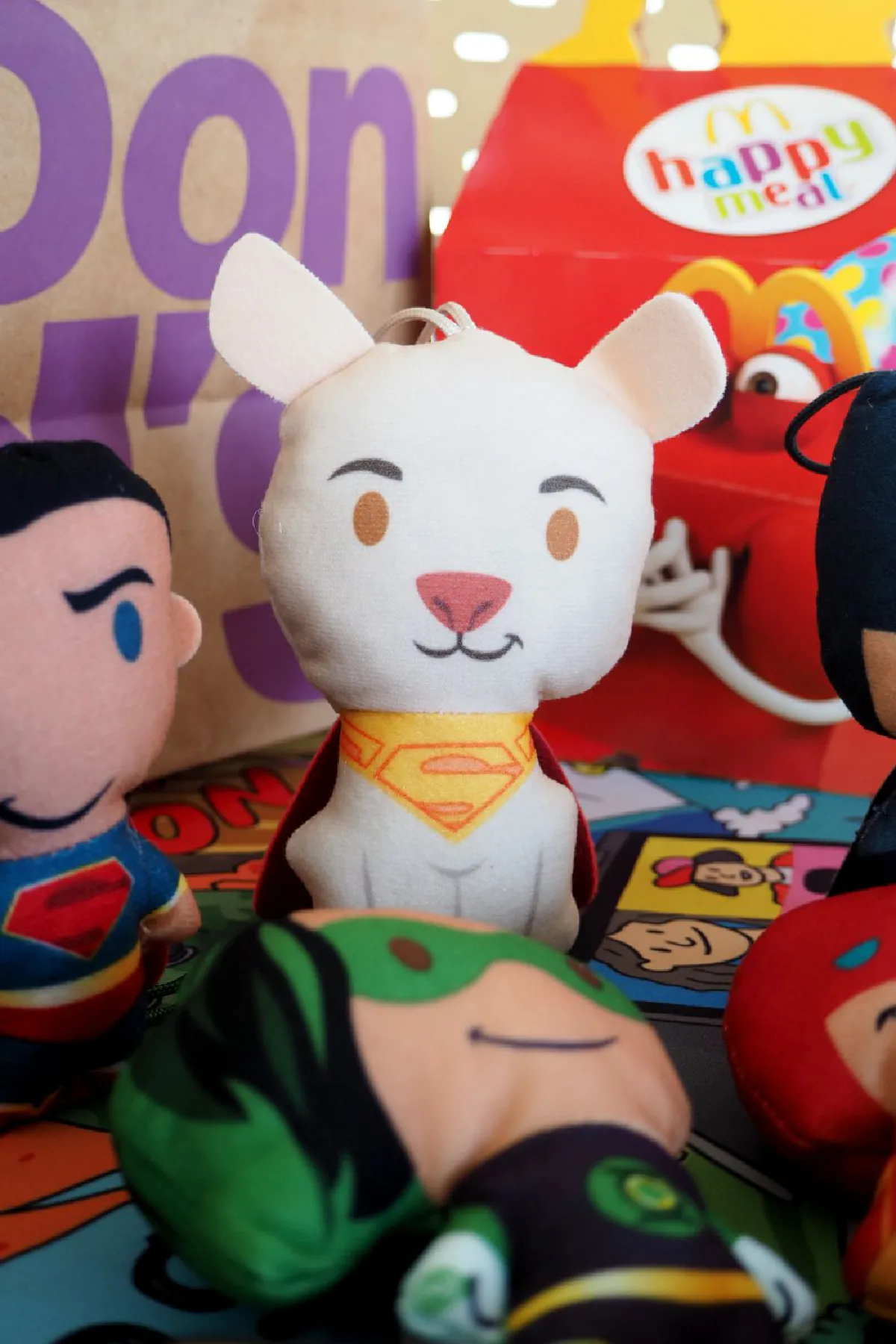 ซูมความน่ารักชุดแฮปปี้มีล #DCSuperPets สัตว์เลี้ยงเพื่อนรักคู่หูซูเปอร์ฮีโร่