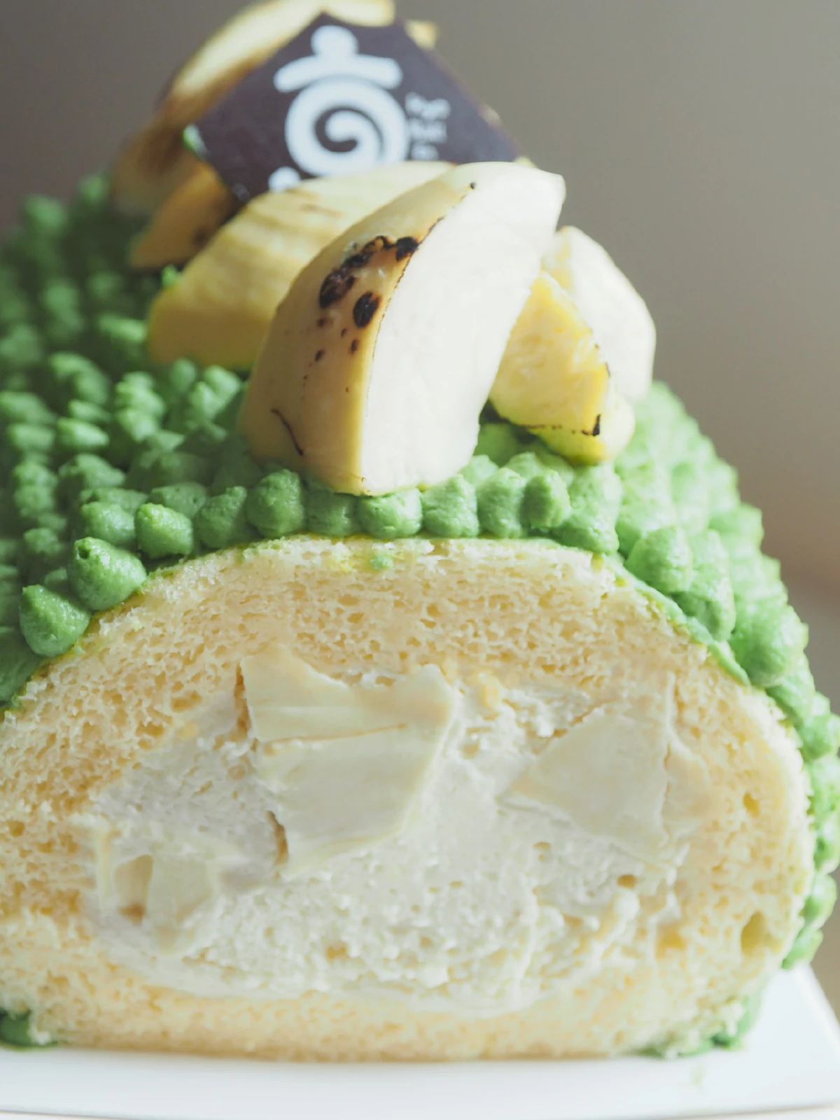 เต็มชิ้น เต็มคำ เต็มรสทุเรียน Burnt Durian Roll โรลทุเรียนหมอนทองเผา เมนูใหม่จาก Kyo Roll En