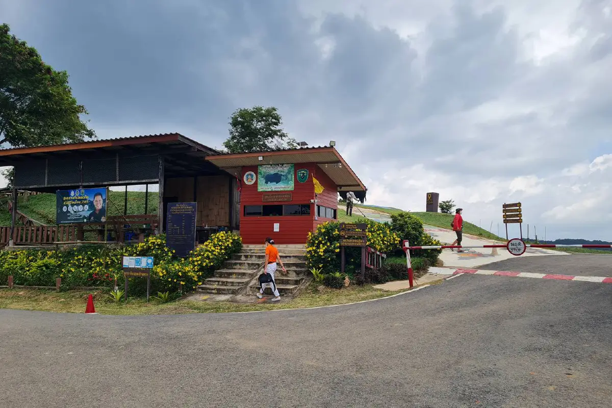 สร้างปัญหามากกว่าประโยชน์!ชาวบ้านวังน้ำเขียว ไม่เอาสกายวอล์คชมกระทิงเขาแผงม้า