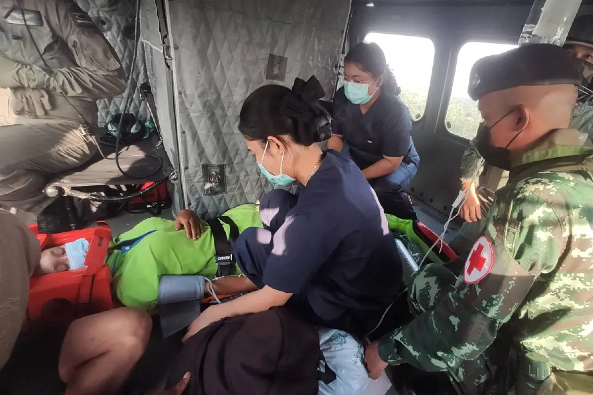 แพทย์ฉุกเฉินจัด ฮ. ลำเลียง2ผู้ป่วยกลางป่าทุ่งใหญ่ฯ