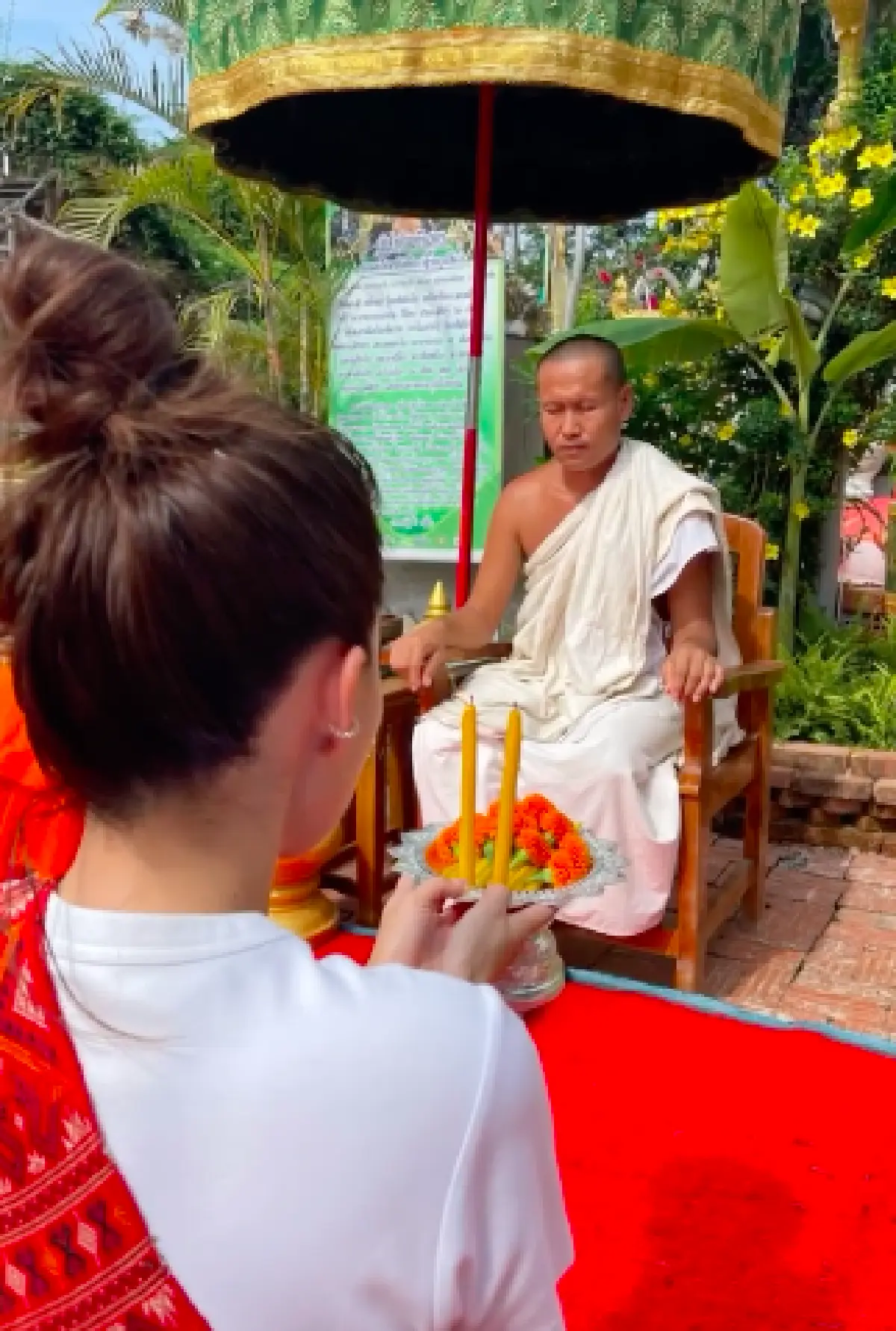 “นุ้ย สุจิรา” มีองค์ลง กลางพิธีรำบวงสรวงพญานาค ประเทศลาว