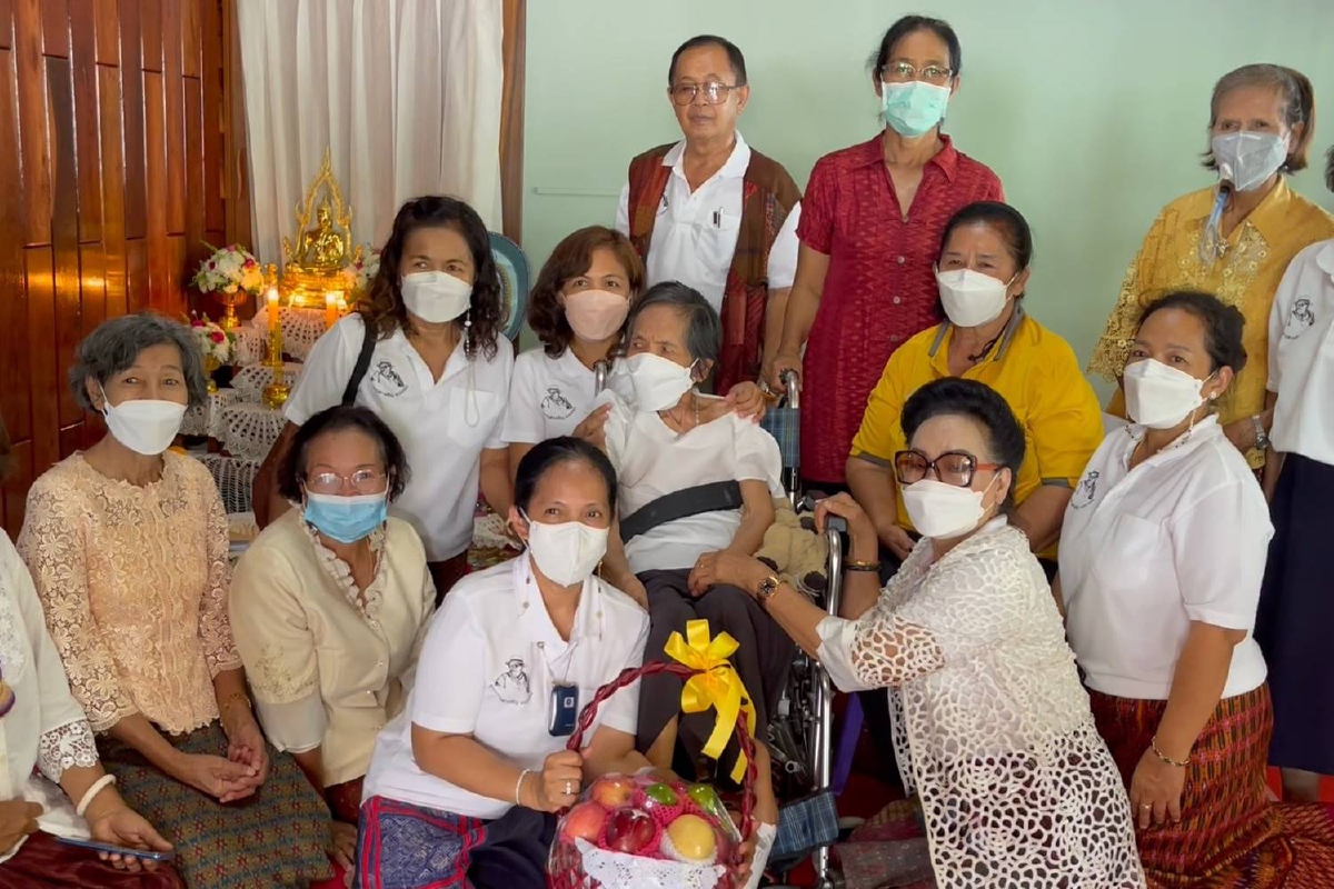 ทำบุญวันเกิดแม่วัย84 ลูกหลานแจกข้าวสาร 1,700 กก.ให้ชาวบ้าน ทำบุญวันเกิดแม่วัย84 ลูกหลานแจกข้าวสาร 1,700 กก.ให้ชาวบ้าน
