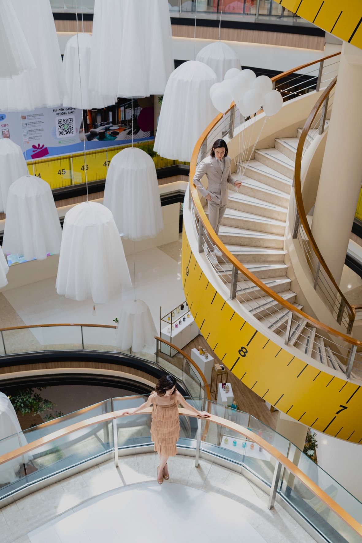 Made to Measure Magic สุดยอดนิทรรศการที่สะท้อนตัวตนและความพิถีพิถัน ผ่าน Art Installation จำลองห้องเสื้อ POEM