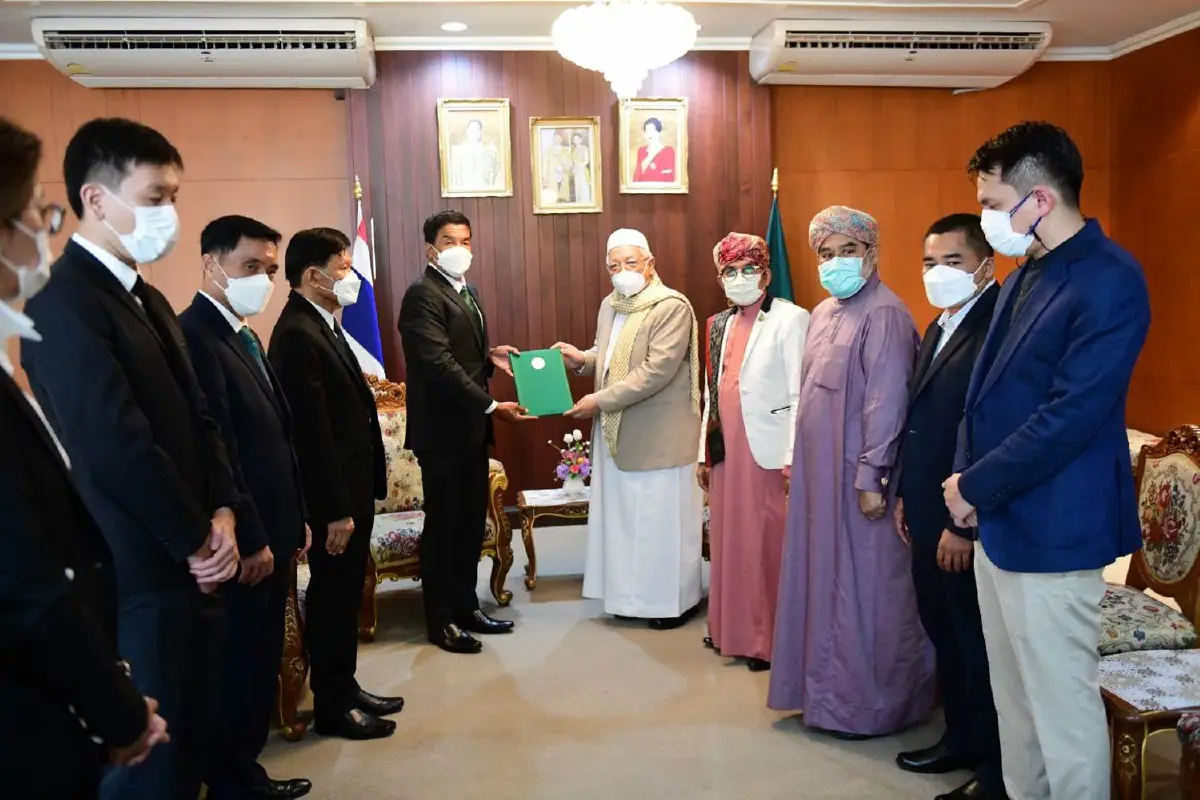 "ชัชชาติ"นำคณะผู้บริหารกทม.กราบคารวะผู้นำ 3 ศาสนา