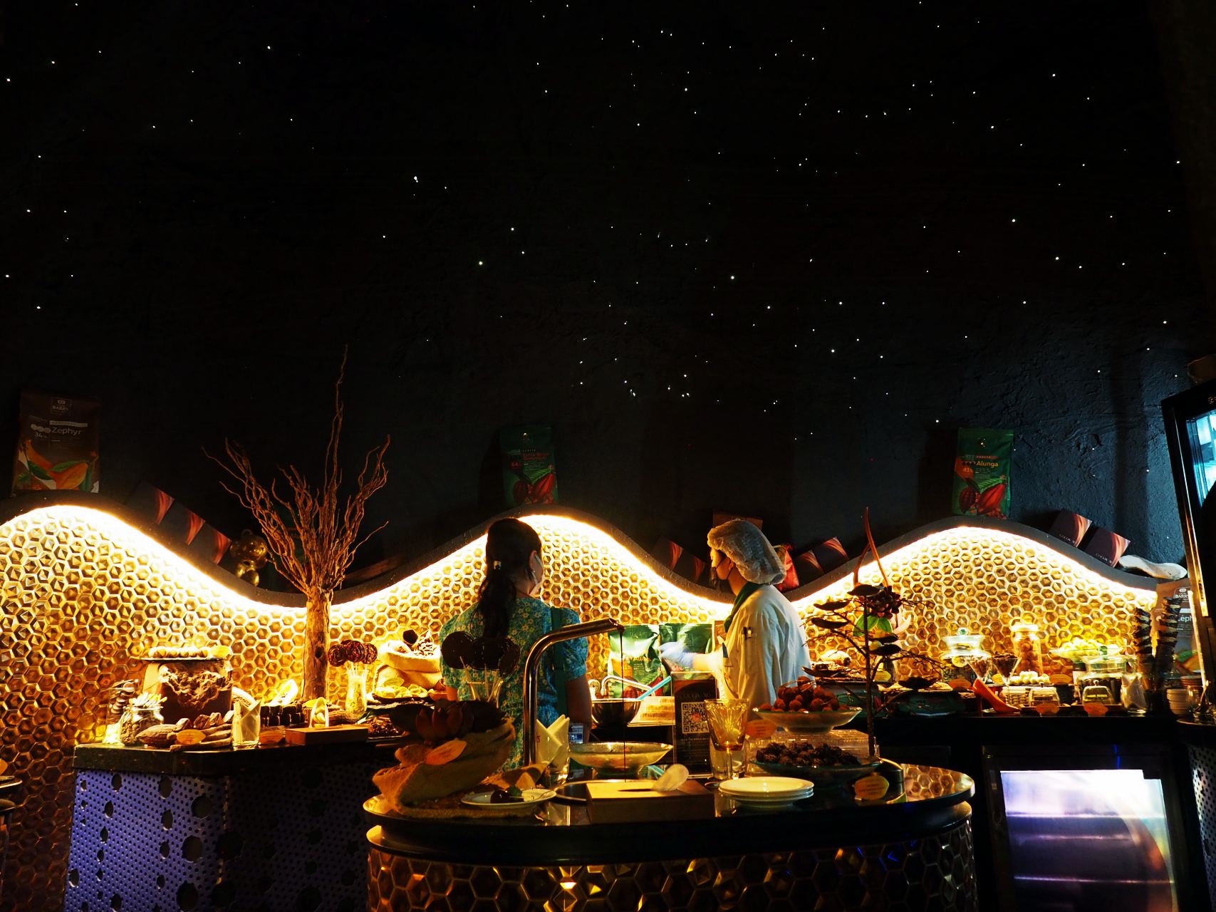 COCOA XO รูฟท็อปบาร์ระฟ้า แหล่งแฮงเอาท์ใหม่ในคอนเซ็ปต์ Sky-High Cognac and Chocolate