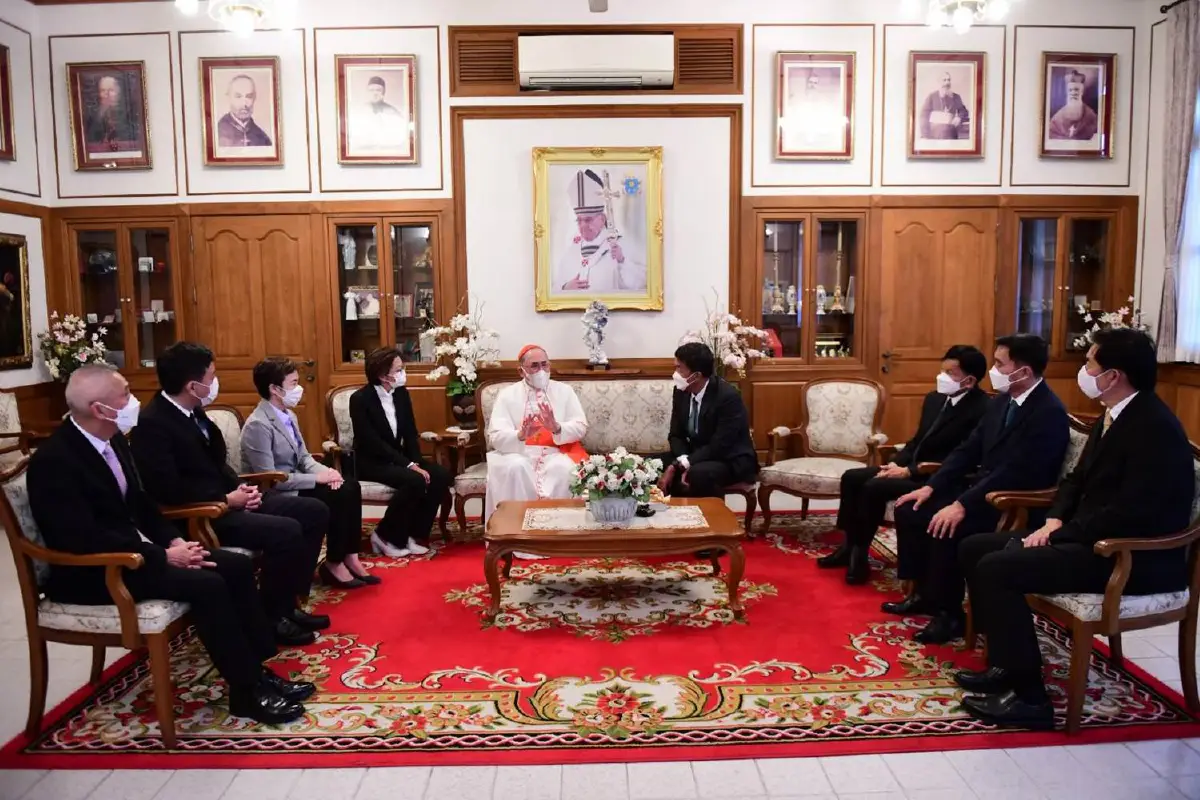 "ชัชชาติ"นำคณะผู้บริหารกทม.กราบคารวะผู้นำ 3 ศาสนา