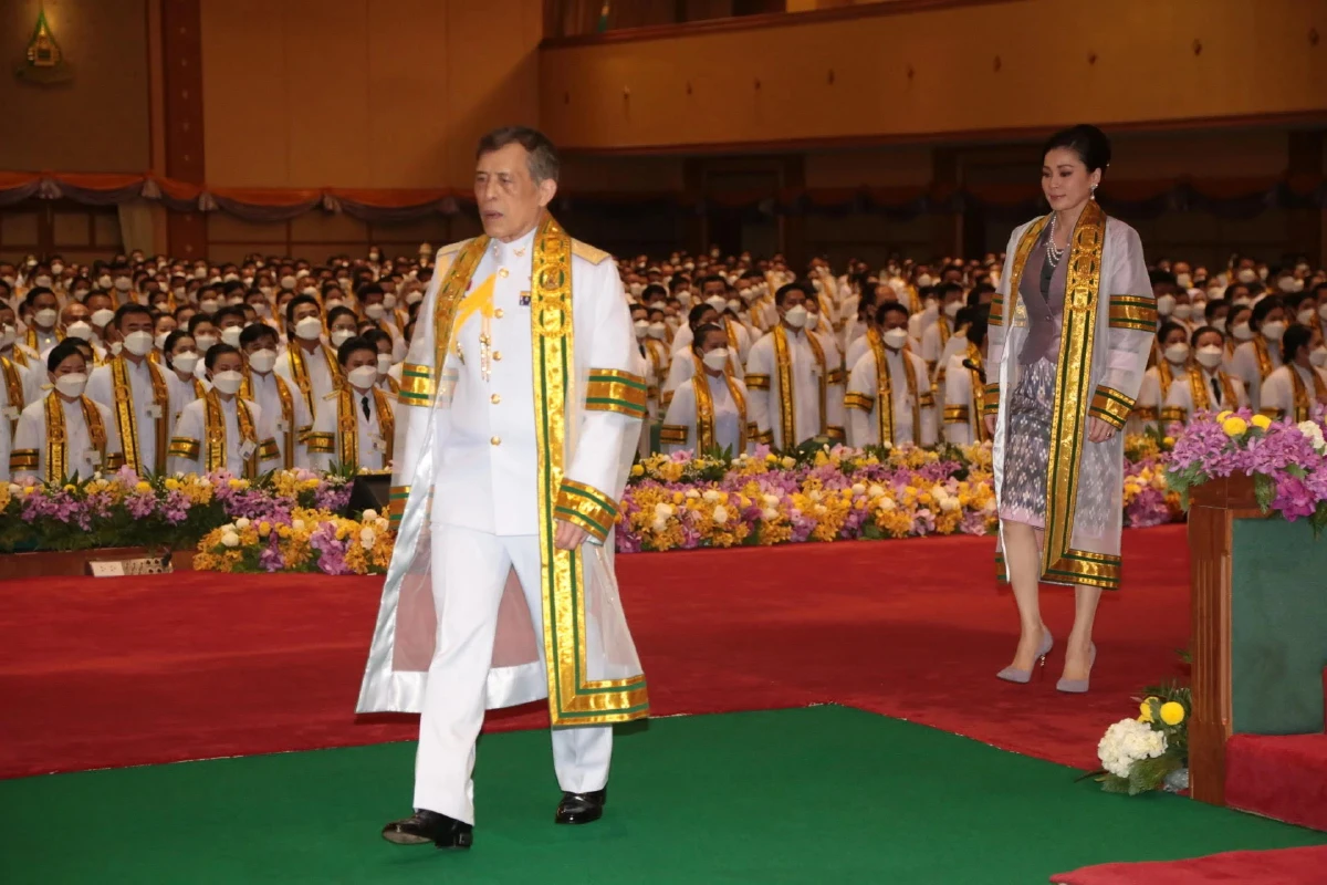 "ในหลวง"เสด็จฯพระราชทานปริญญาบัตรผู้สำเร็จการศึกษามสธ.เป็นวันที่สาม