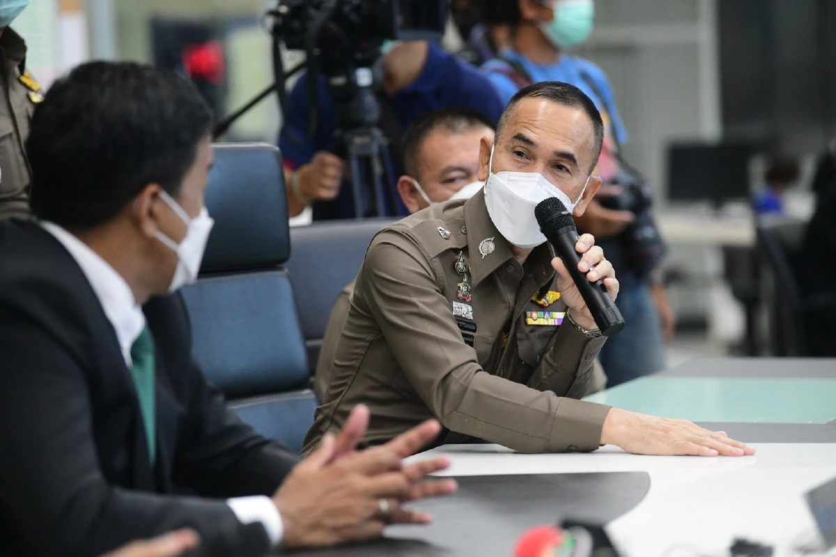 "ชัชชาติ"ถกตำรวจจัดตั้งศูนย์ควบคุมสั่งการจราจรกลางแก้ปัญหารถติด