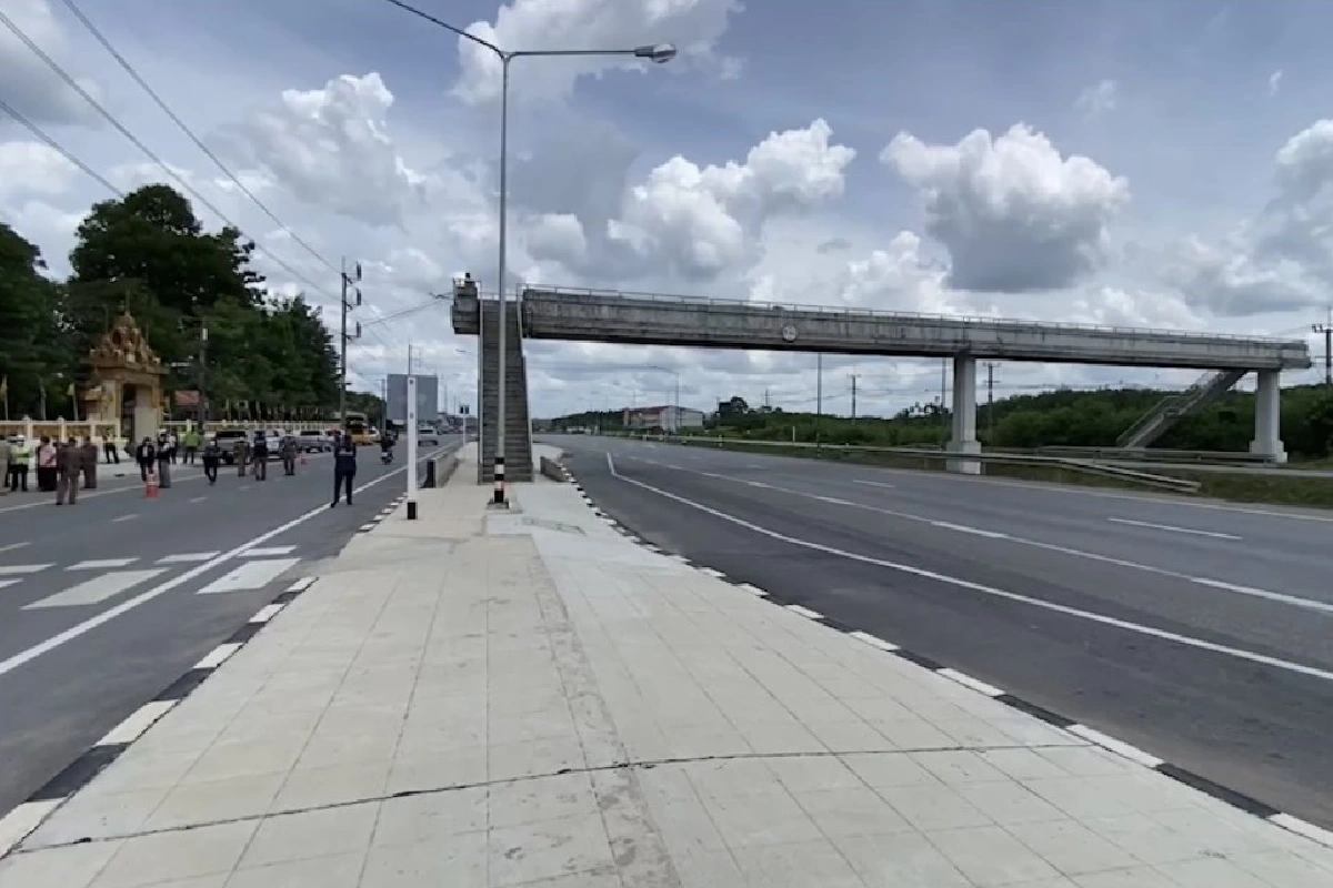 ผู้ว่าฯสุราษฎร์ จี้แขวงการทางสร้างให้เสร็จ สะพานลอยเหลืออีกครึ่ง