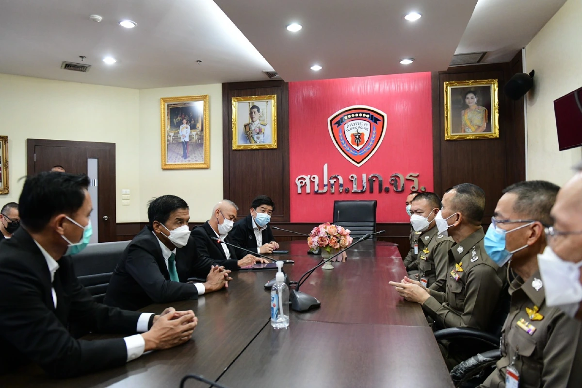 "ชัชชาติ"ถกตำรวจจัดตั้งศูนย์ควบคุมสั่งการจราจรกลางแก้ปัญหารถติด