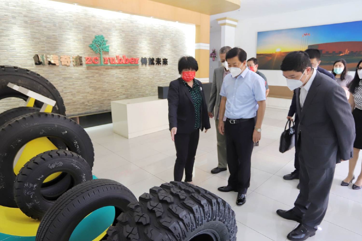 ทูตจีนเยี่ยมผู้ผลิตยางรายใหญ่ในไทยยันพัฒนาความสัมพันธ์สองประเทศ ทูตจีนเยี่ยมผู้ผลิตยางรายใหญ่ในไทยยันพัฒนาความสัมพันธ์สองประเทศ