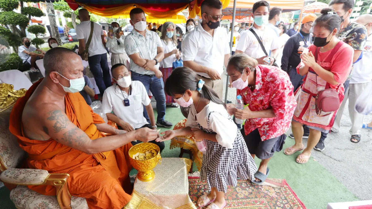 แห่ร่วมพิธีเททองหล่อรูปเหมือนอดีตหลวงพ่อวัดสายไหมเนืองแน่น