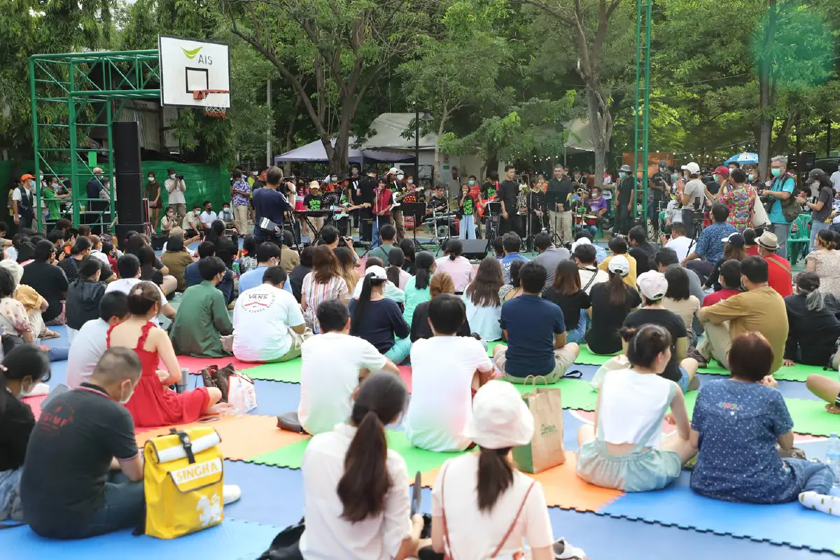 แห่ร่วมฟังดนตรีในสวนคึกคักเชียร์นโยบายผู้ว่าฯชัชชาติ