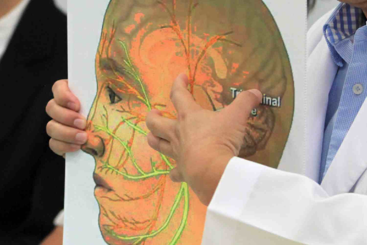 หมอแนะวิธีรักษา เมื่อเกิดอาการใบหน้าอัมพาตครึ่งซีก หมอแนะวิธีรักษา เมื่อเกิดอาการใบหน้าอัมพาตครึ่งซีก