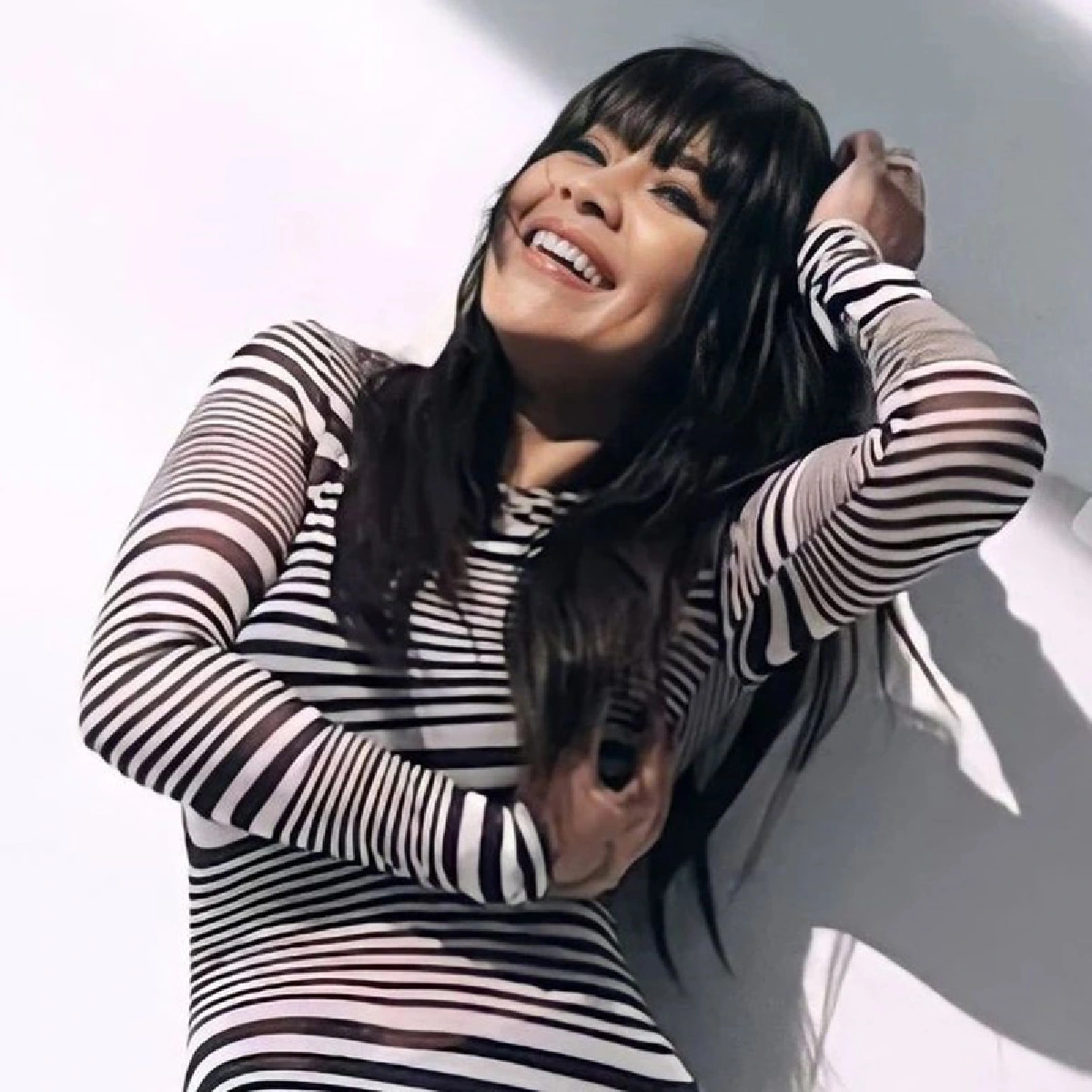 “ตั๊ก ศิริพร” อวดหุ่นปังวัย 50 ปี กับแฟชั่นชุดรัดรูปลายม้าลาย