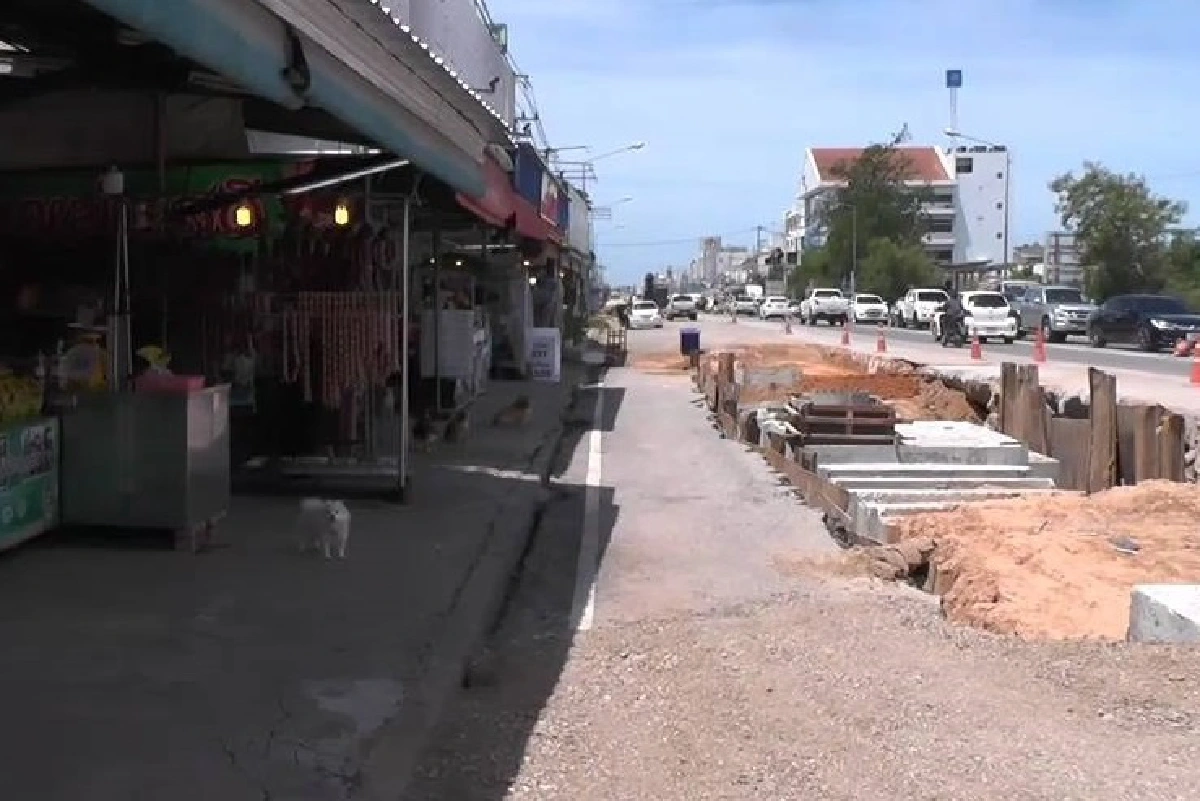 วางท่อเจาะถนนนานชาวบ้านเดือดร้อนธุรกิจเจ๊งอื้อ