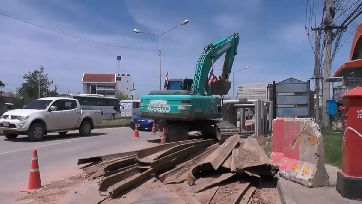 วางท่อเจาะถนนนานชาวบ้านเดือดร้อนธุรกิจเจ๊งอื้อ