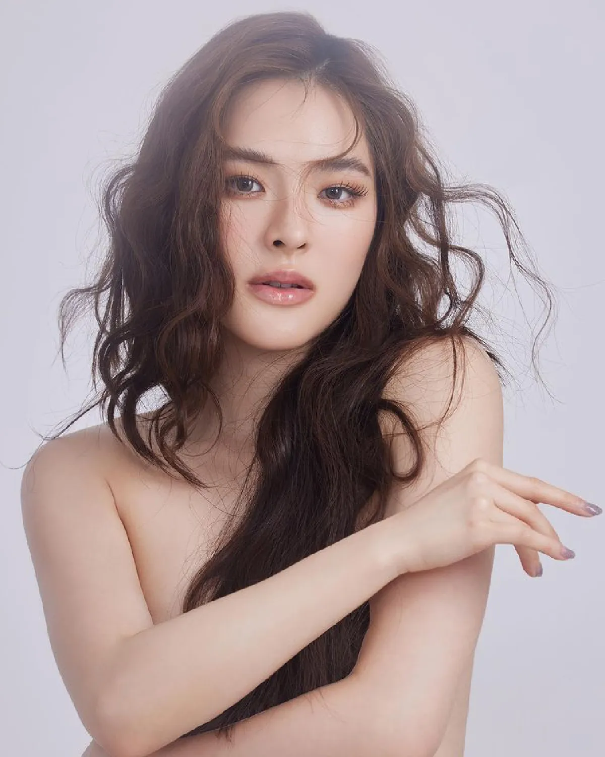 "ปันปัน สุทัตตา" สลัดลุคเป็นเทพวีนัส โชว์ผิวขาวเจิดจ้ากับหุ่นสุดเป๊ะ