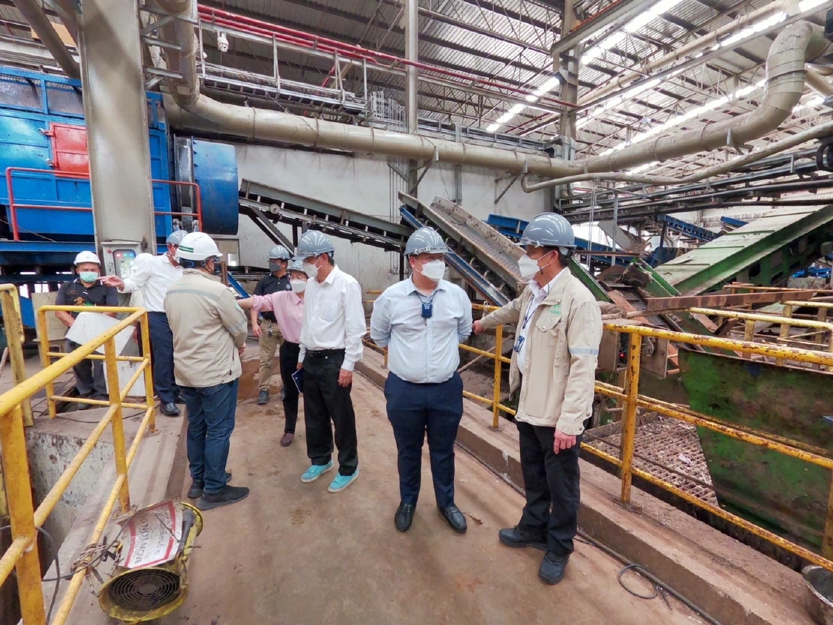 "เคที"ลงพื้นที่เก็บข้อมูลแก้ปัญหารง.ขยะอ่อนนุชกระทบชุมชน