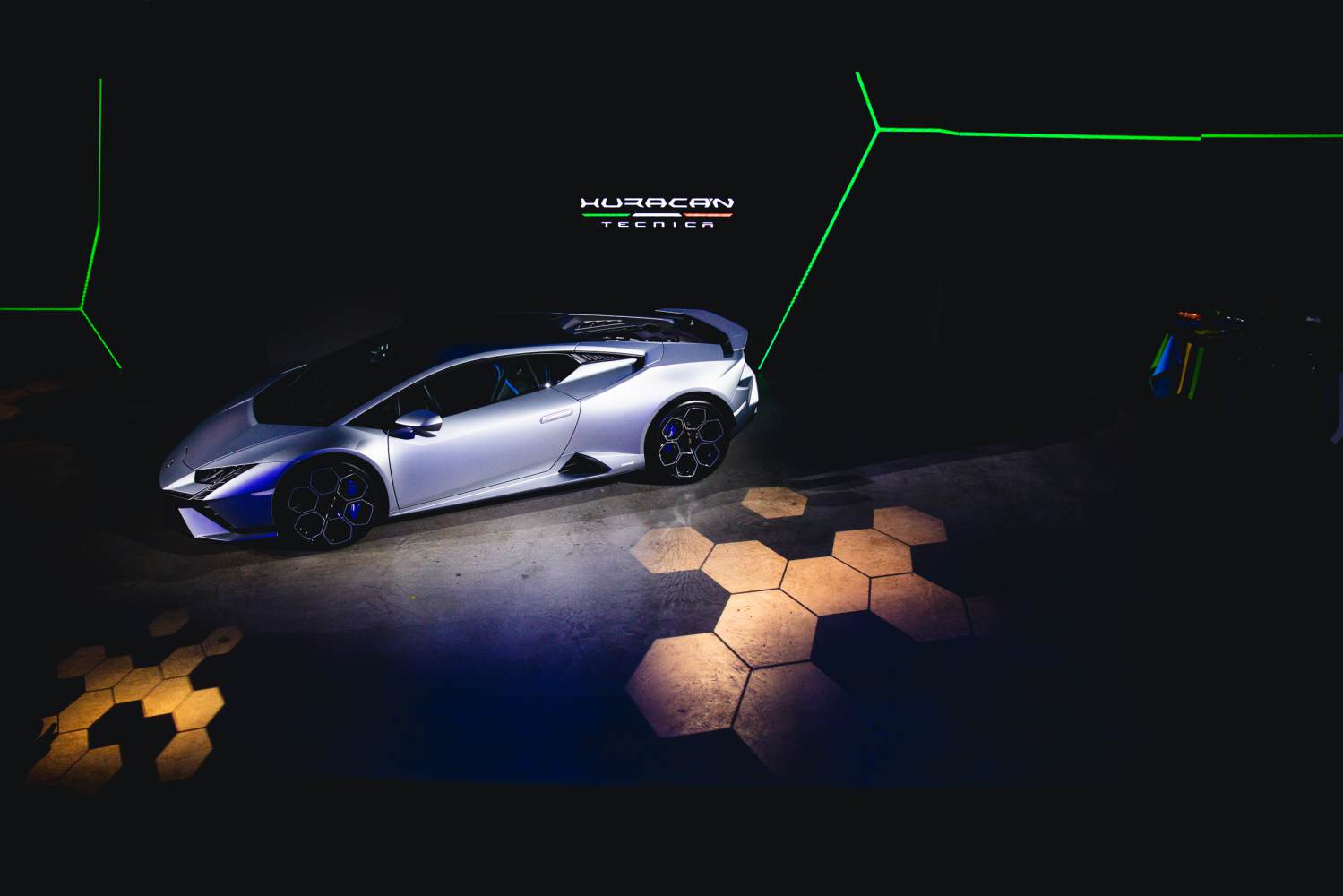 ทำไมถึงควรค่ากับการเป็นเจ้าของ HURACAN TECNICA ไอคอนนิคความแรงใหม่ล่าสุดจาก LAMBORGHINI