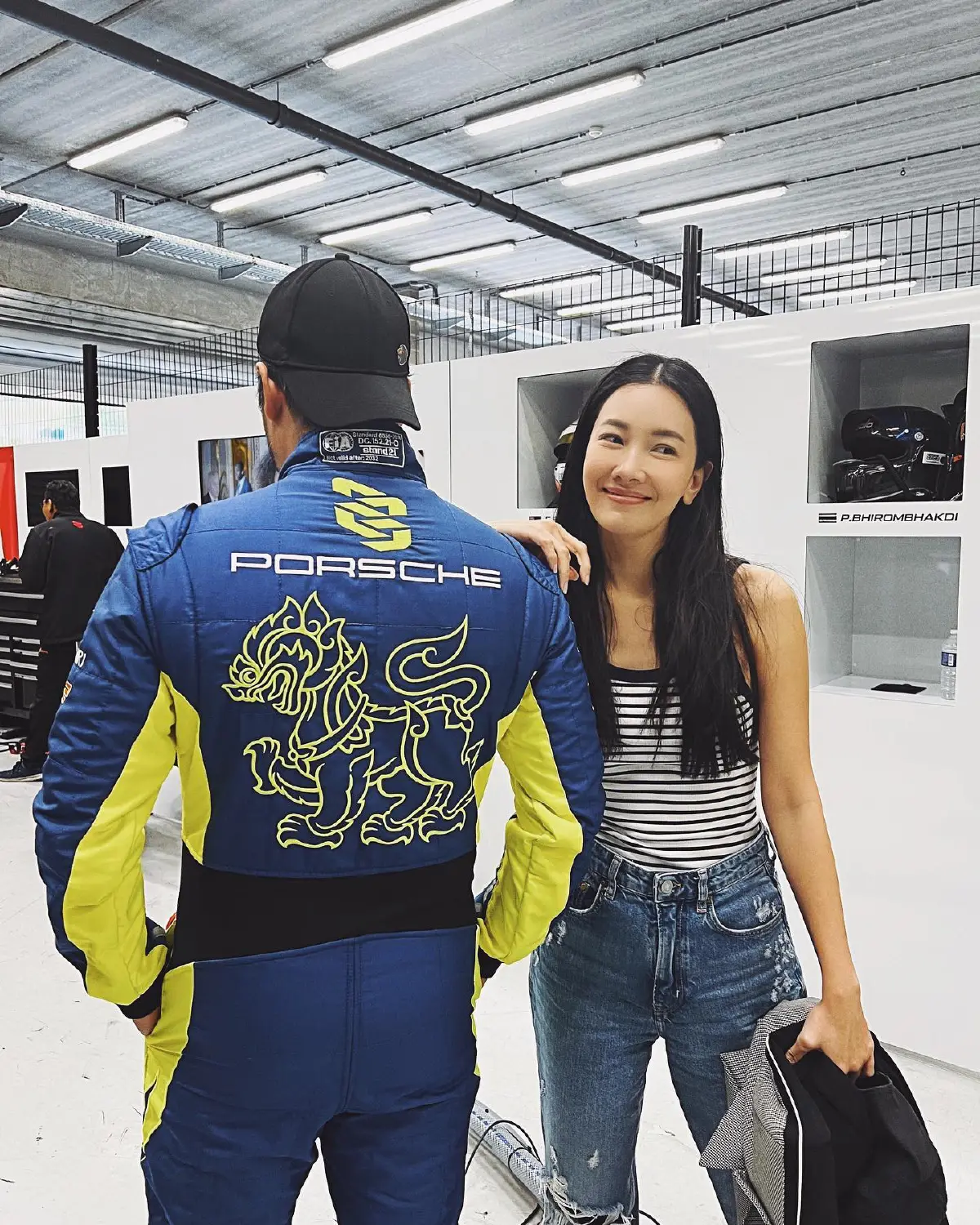 "นุ่น วรนุช" ตามไปเชียร์ "ต๊อด ปิติ"  แข่งรถที่เบลเยียมติดขอบสนาม