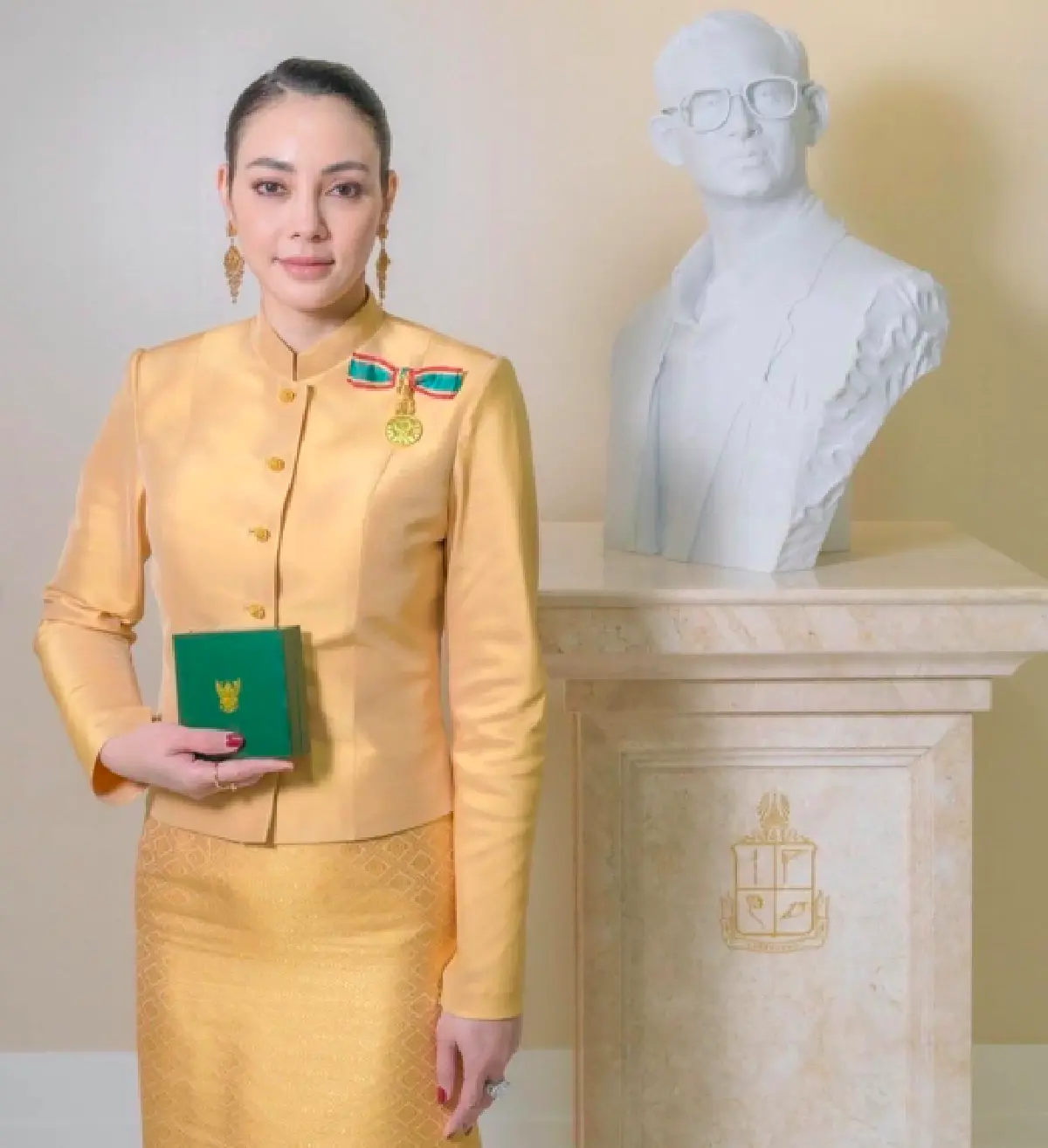 “ตั๊ก บงกช” สุดปลื้มปิติ! เข้ารับเครื่องราชอิสริยาภรณ์ชั้นที่ ๖ 