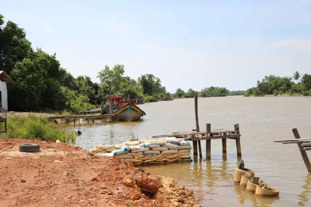 ส่องความคืบหน้าสร้างผนังเขื่อนป้องกันตลิ่งริมแม่น้ำสุไหงโก-ลก